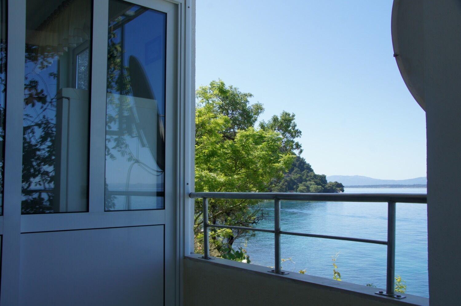 Apartments Sonja - By The Sea Живогошче Экстерьер фото